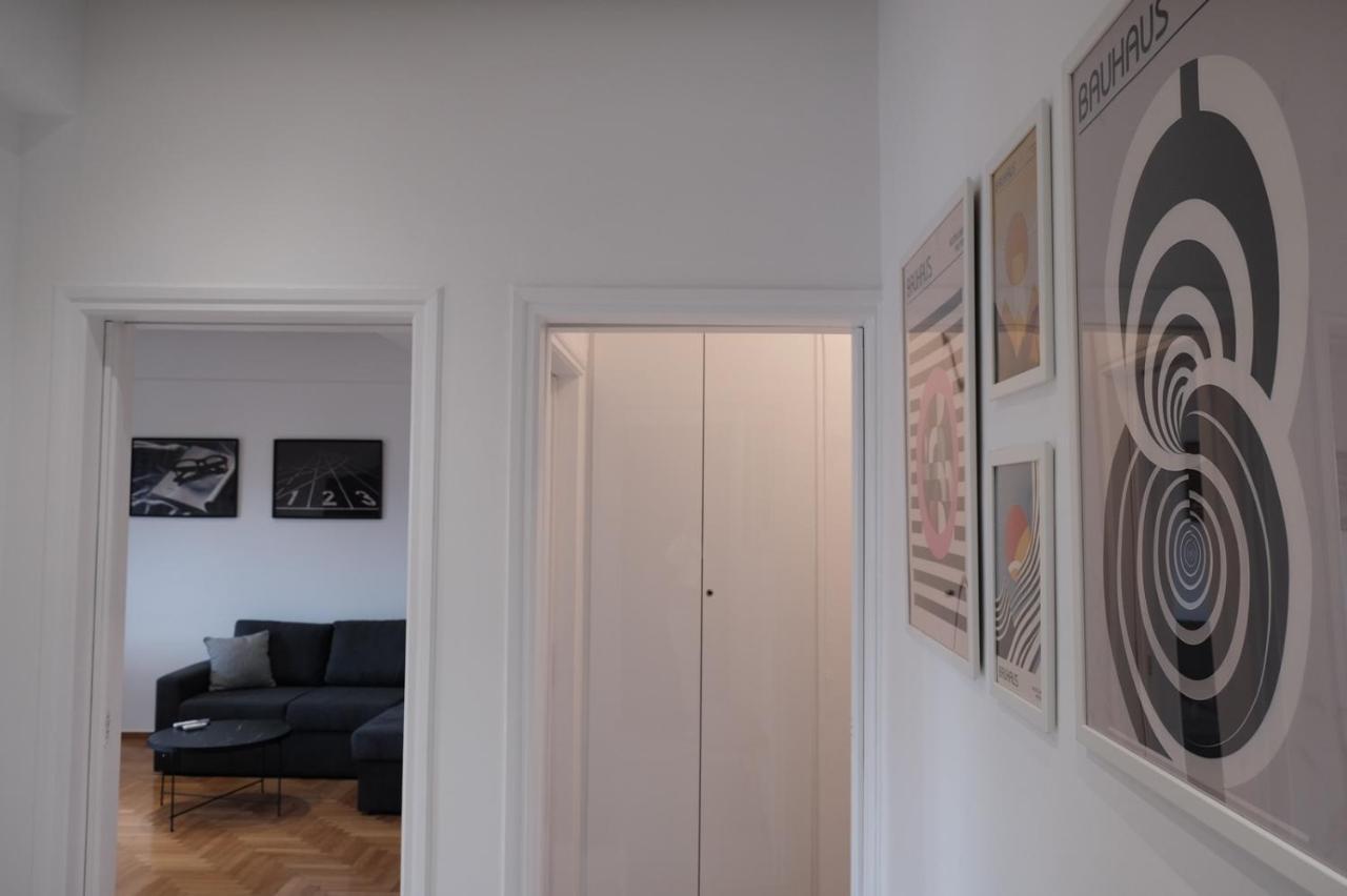 Synpiraeus Apartments & Studios Bagian luar foto
